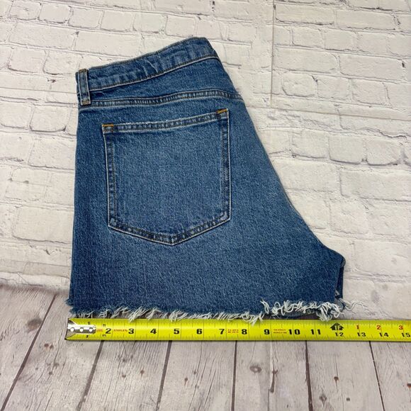 NWT Abercrombie & Fitch Women High Rise Mom Jean Shorts Size 32/14 Denim C056 -9 - Picture 7 of 16